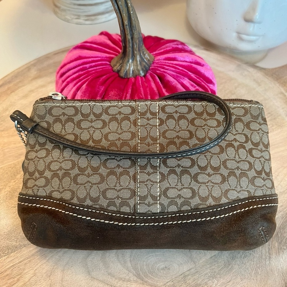 ‼️SOLD‼️COACH Vintage Signature Wristlet Clutch with Brown Suede Trim Bottom EUC